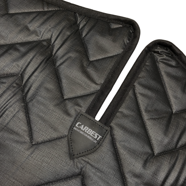 Detail schwarze Thermomatte Speigelausschnitt