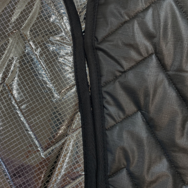 Detail Thermomatten innen schwarz / außen silber