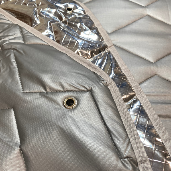 Detail Thermomatten innen grau / außen silber